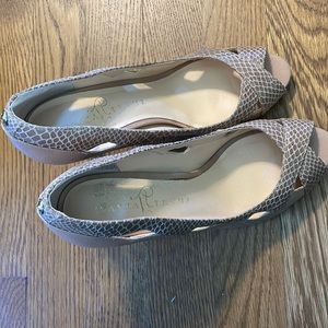Ivanka Trump ITCURTIS-V Snakeskin Embossed Peep Toe Pumps Tan Neutral Heels 6M